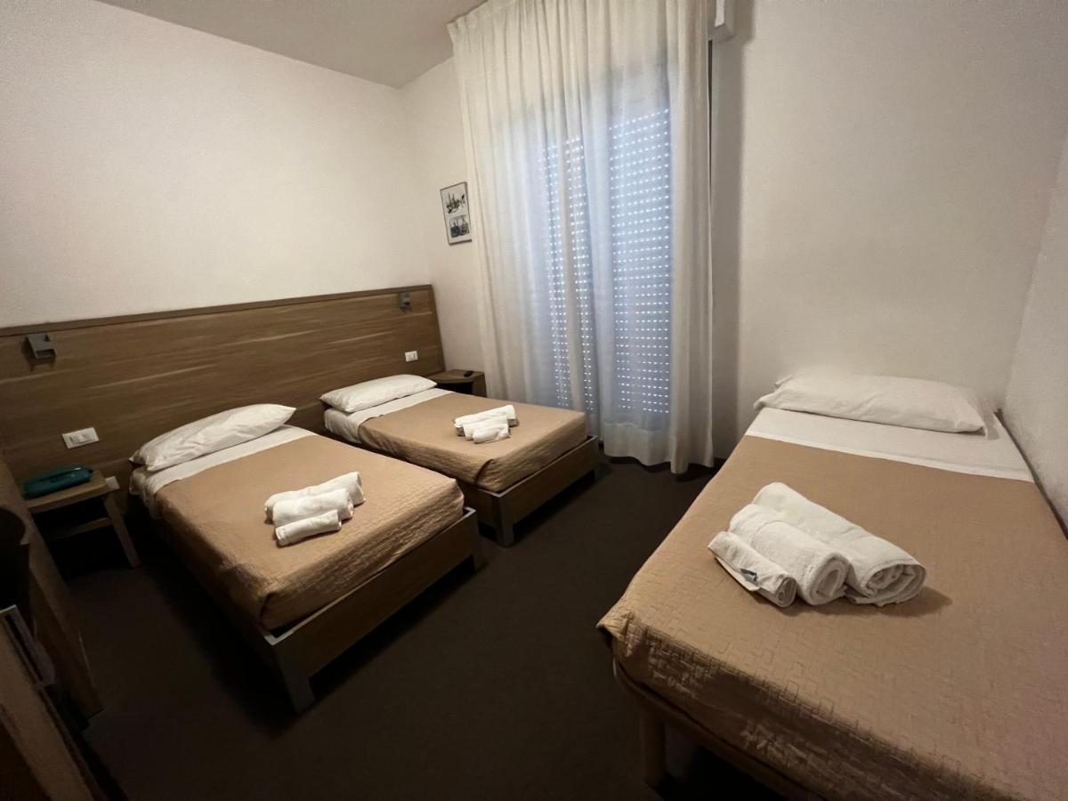 Hotel Trieste Риччоне Экстерьер фото