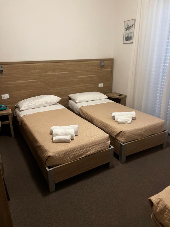 Hotel Trieste Риччоне Экстерьер фото