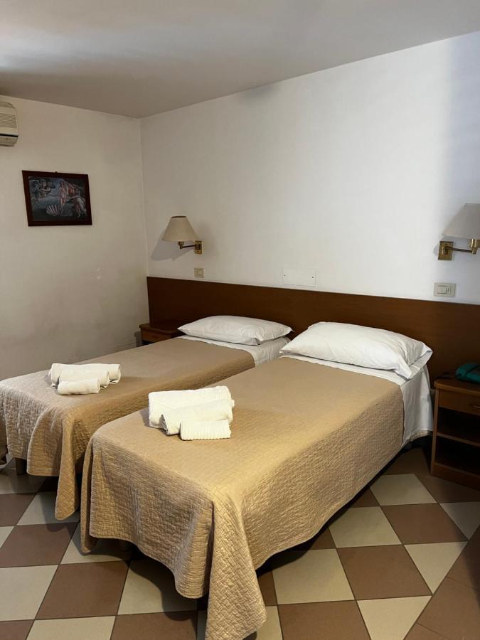 Hotel Trieste Риччоне Экстерьер фото