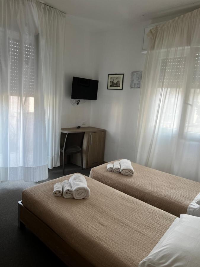 Hotel Trieste Риччоне Экстерьер фото
