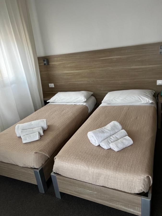 Hotel Trieste Риччоне Экстерьер фото