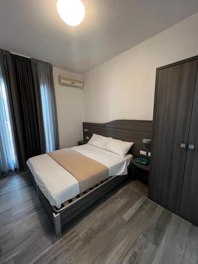 Hotel Trieste Риччоне Экстерьер фото
